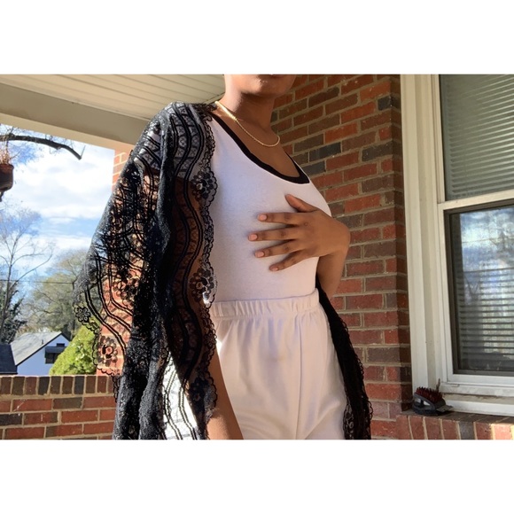 Limited Edition 80” Lace Wrap ꨄ ɴᴇᴡ ᴘʜᴏᴛᴏs - Picture 2 of 10